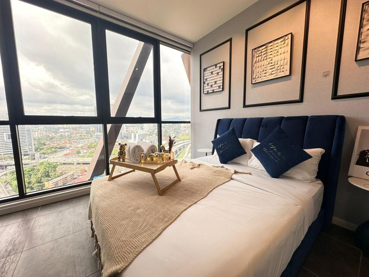 Scarletz Suites Klcc Twin Tower By Purple Orchid Kuala Lumpur Esterno foto
