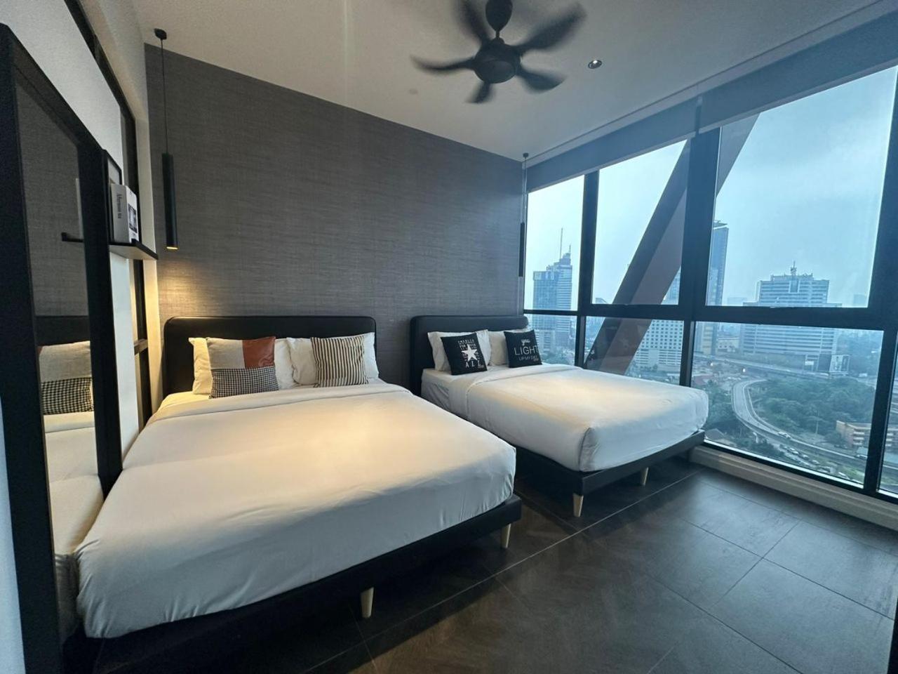 Scarletz Suites Klcc Twin Tower By Purple Orchid Kuala Lumpur Esterno foto